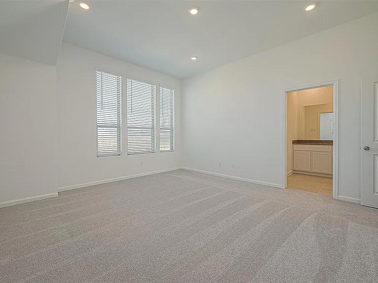 5402 Holly Haven Ct — Photo 31