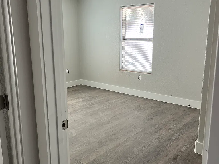 122 Escuela — Photo 4