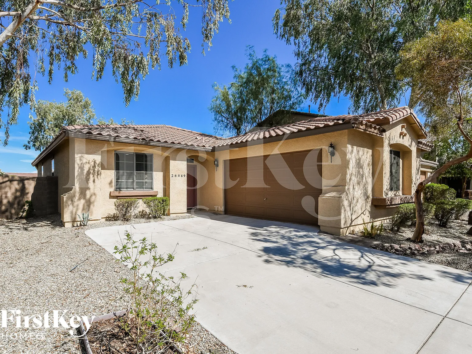 3 bed, 2.0 bath, 1950 sqft, $2,210 — Photo 2