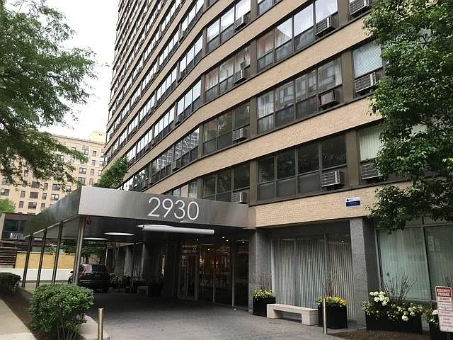 2930 N Sheridan Rd #403