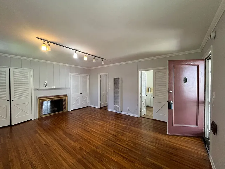 10370 Ashton Ave — Photo 1