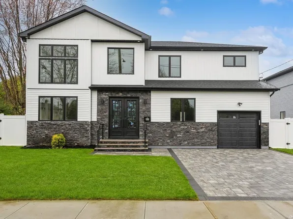 37 Farmers Avenue, Bethpage, NY 11714