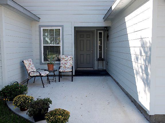 3rd image of 111 Pecan Harbor St