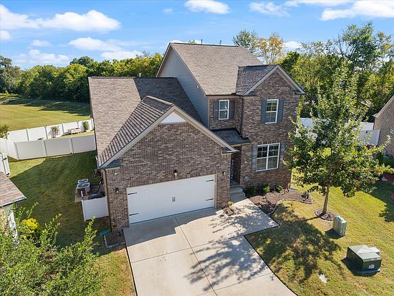 3rd image of 907 Coral Bells Ct