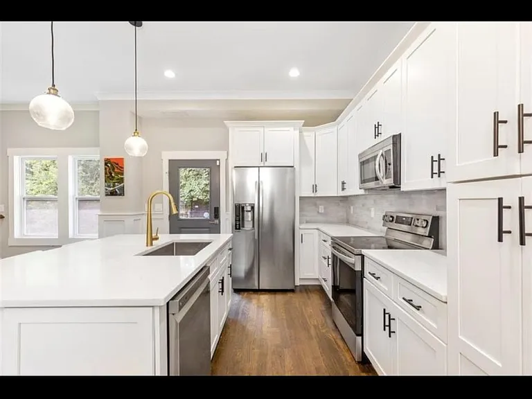 2039 Glendale Dr — Photo 10