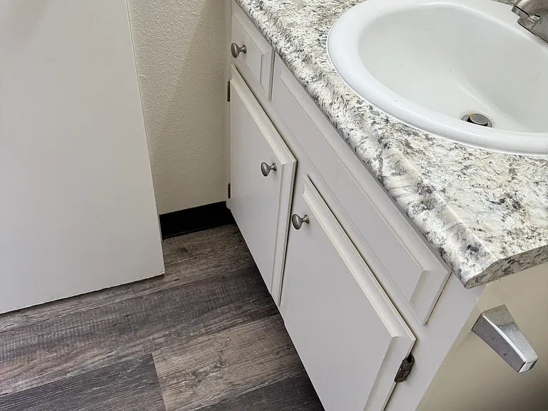 Middle Grove Apartments — Photo 15