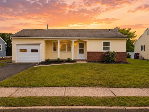 27 Norfolk Drive, Toms River, NJ 08757
