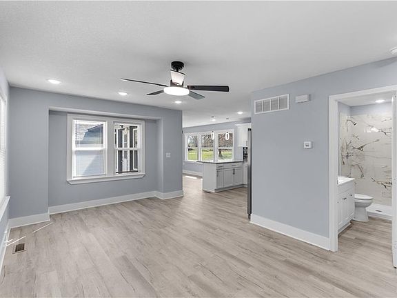 4th image of 3247 Brown Ave