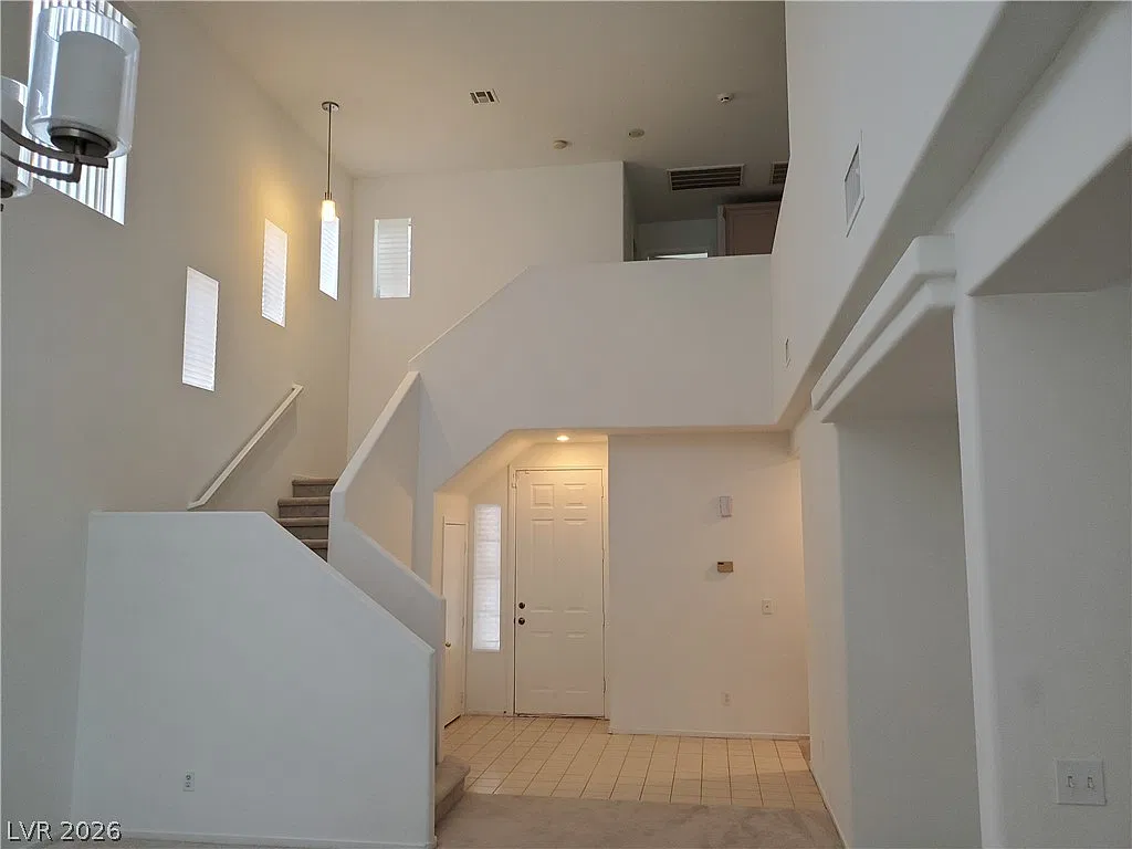 4 bed, 3.0 bath, 1749 sqft, $2,166 — Photo 2