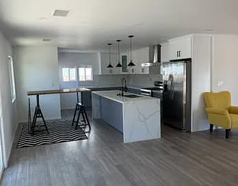 3 bed, 1400 sqft, $4,790 — Photo 3