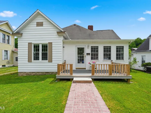 224 10th St NW, Norton, VA 24273