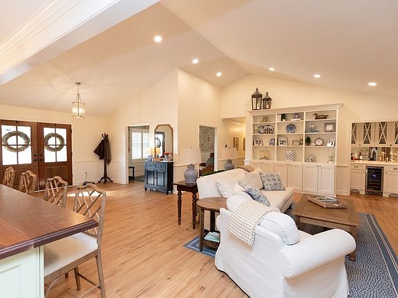 5th image of 508 W Harry St