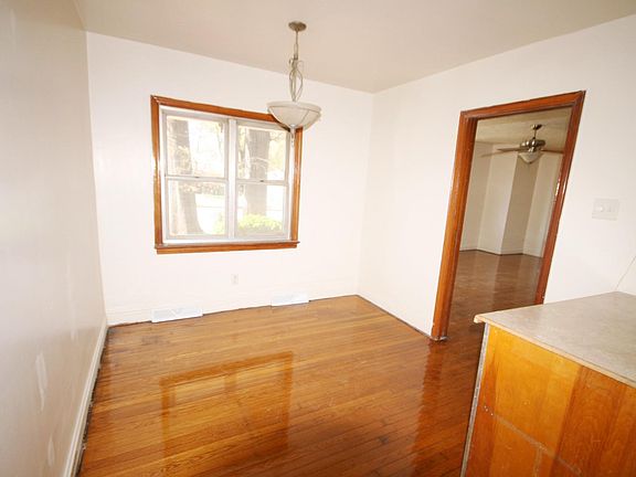 3rd image of 3313 W Broadway