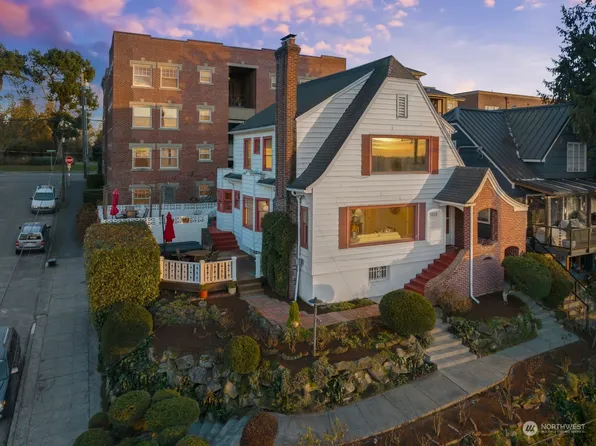 5018 Greenwood Avenue N, Seattle, WA 98103