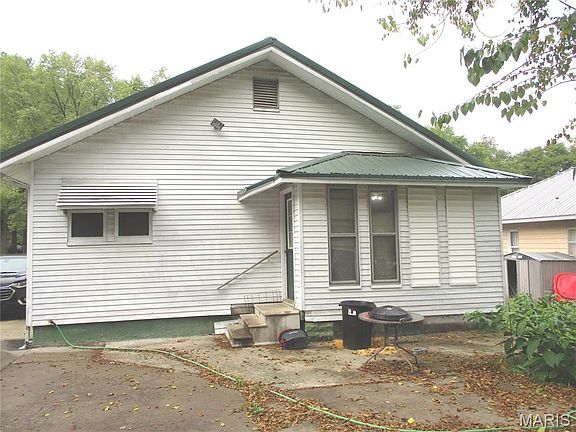 3rd image of 522 E Main St