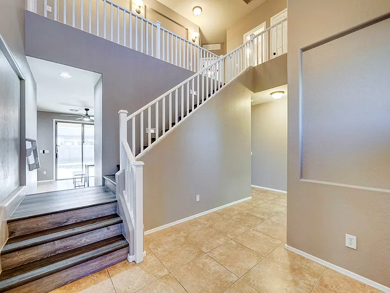 W Raymond St — Photo 10