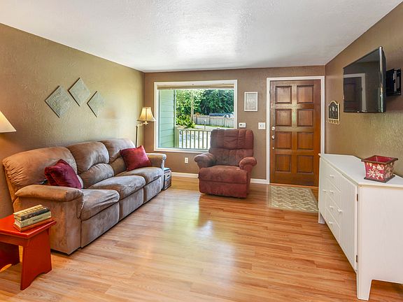 2nd image of 7820 NE Seawind Ave