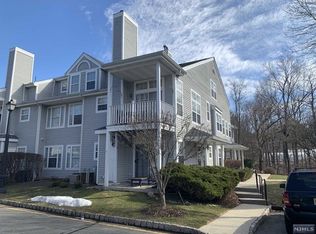 1128 Hyde Park Ct, Mahwah, NJ 07430