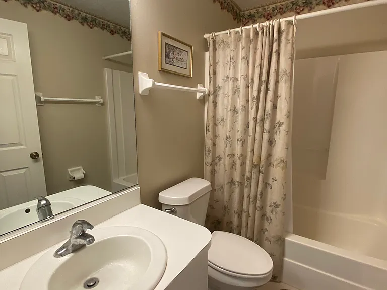 1704 Edgewater Ln — Photo 13