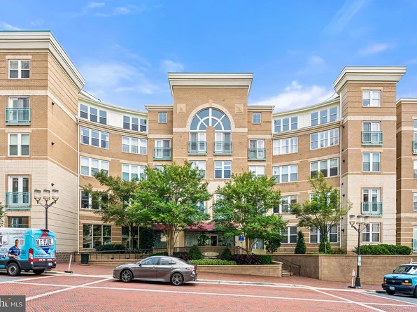 12001 Market St APT 263, Reston, VA 20190