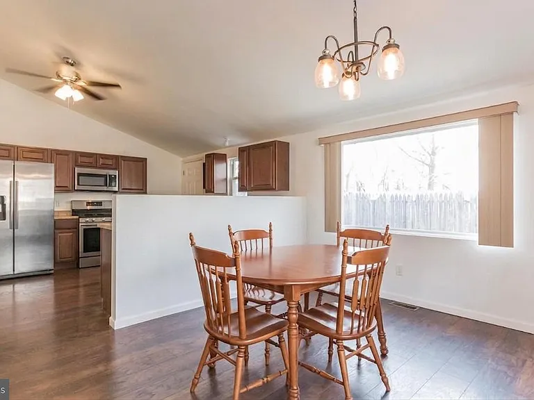 1375 Lesher Ave — Photo 6