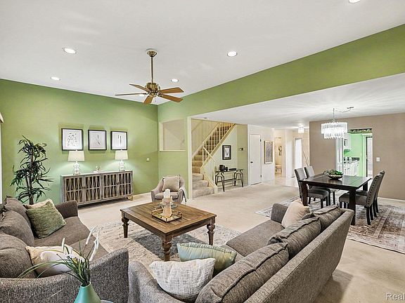 4th image of 7320 Balsam Ct