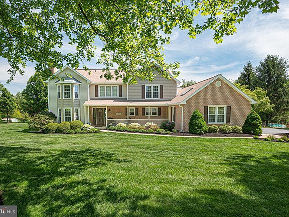 3rd image of 10 N Iroquois Ln