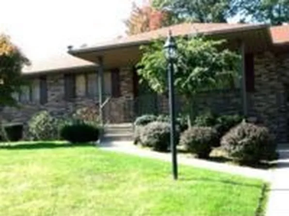 1355 Monticello Ave, Hermitage, PA 16148