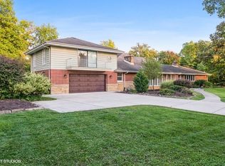 191 Twin Oaks Dr, Oak Brook, IL 60523