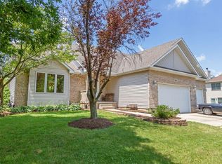 502 Fox Run Ln, Hampshire, IL 60140