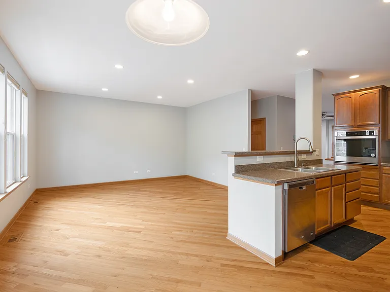 5568 Cambridge Way — Photo 6