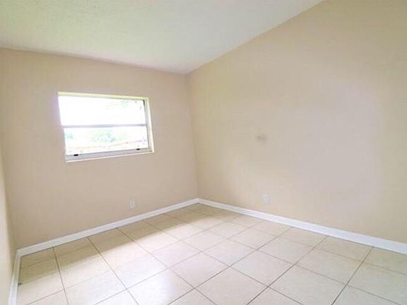 4th image of 1324 NW 8th Ave