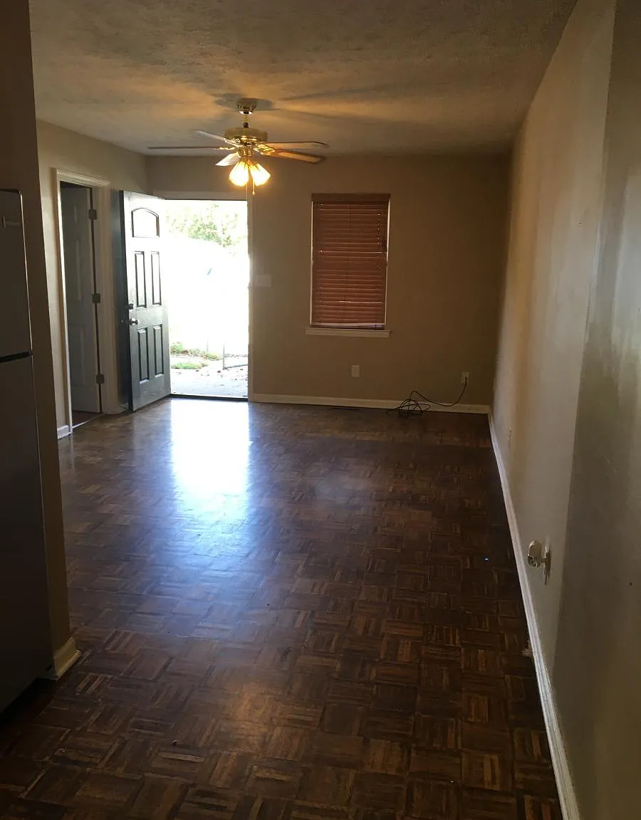 1402 Gracelawn Lane — Photo 3