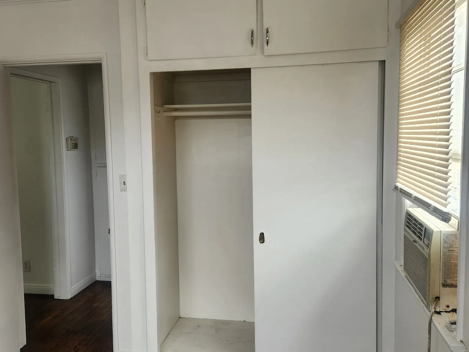 1 bed, 800 sqft, $1,960 — Photo 3