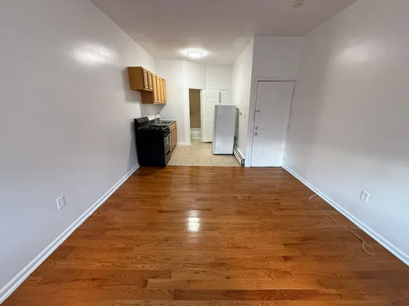 189 South Street image 1 of 10