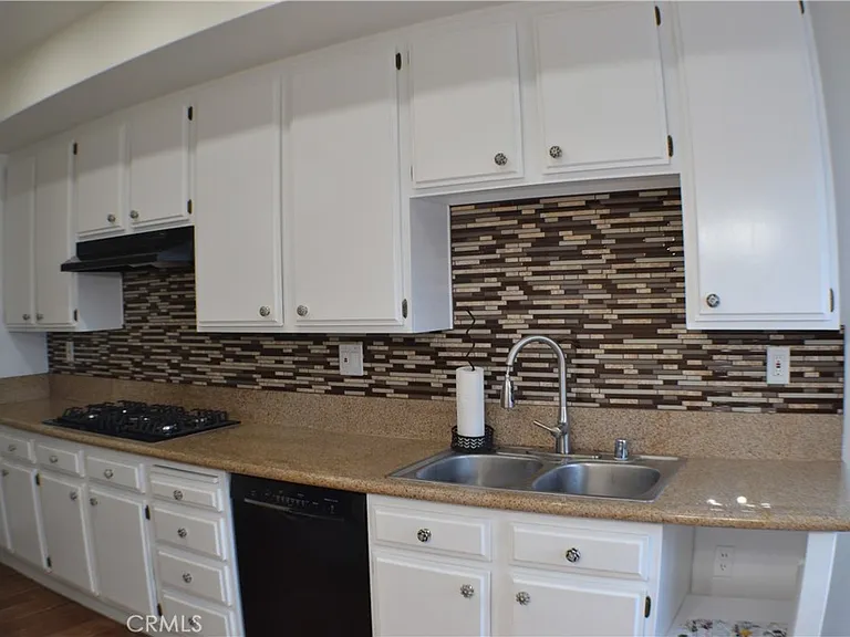 5841 Etiwanda Ave — Photo 9
