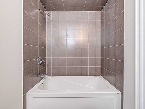 4th image of 445 Ontario St N #107