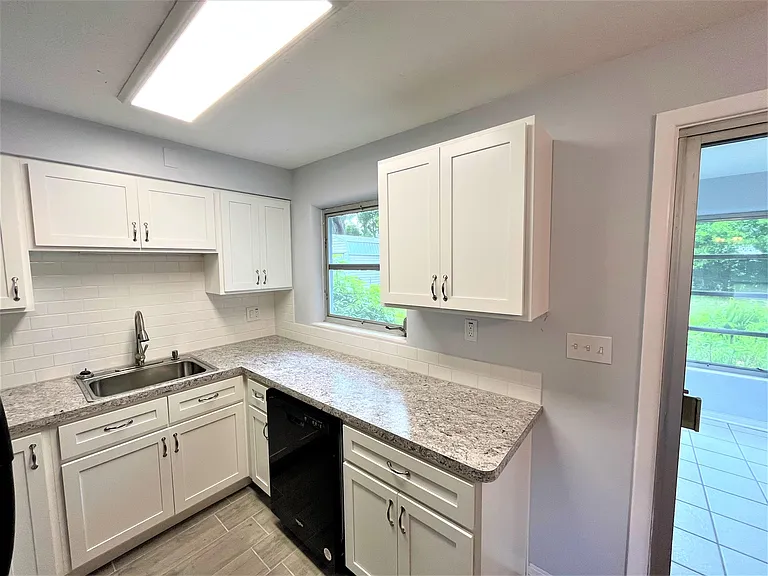 305 Trudgeon Dr — Photo 5