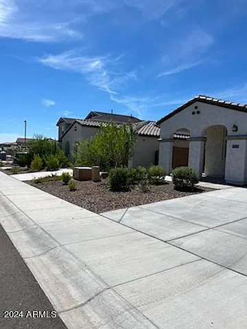 3 bed, 2.0 bath, 1764 sqft, $2,095 — Photo 1