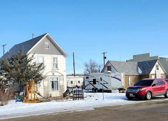 4th image of 220 2nd Ave S