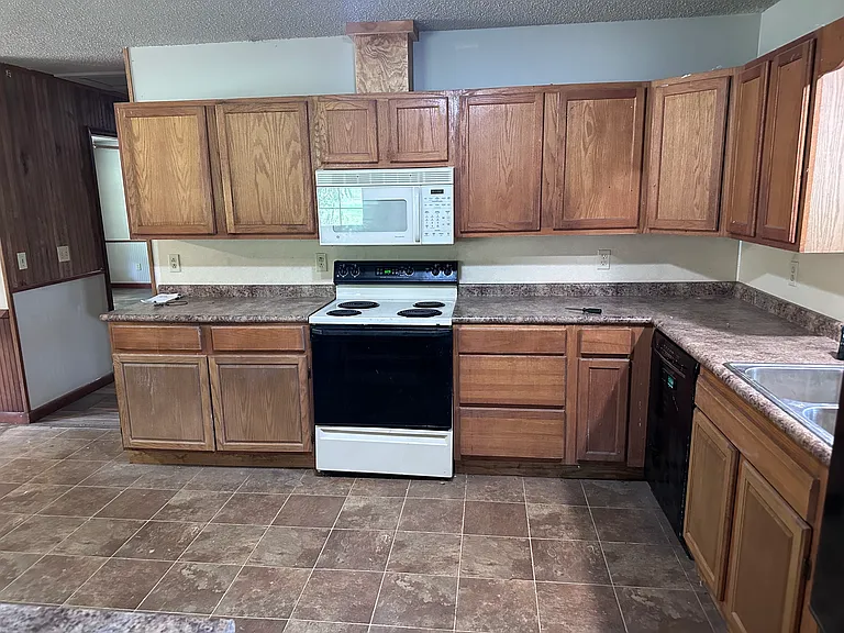 7200 N Central Ave — Photo 3