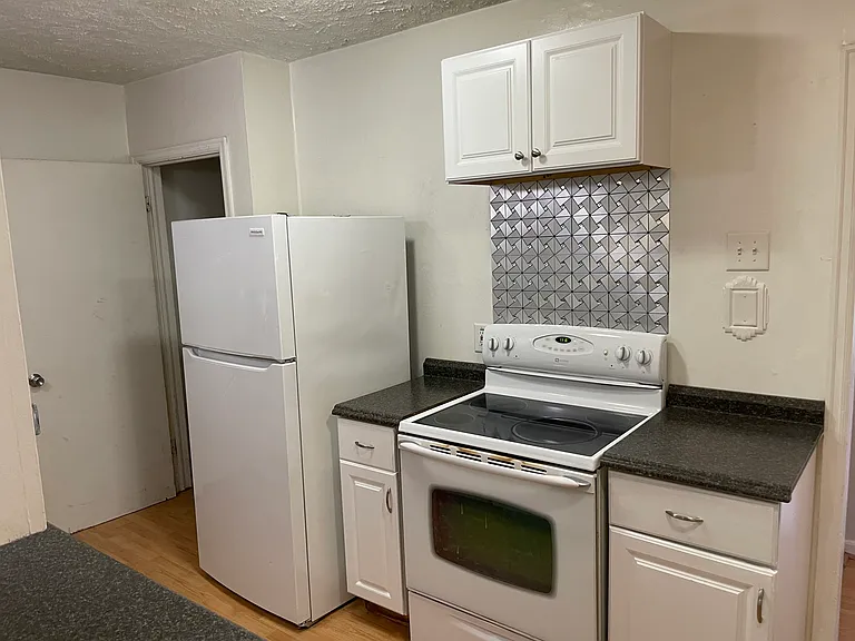 5710 Washington Ave — Photo 3