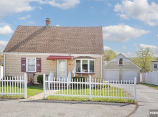 32 Smith Ave, Wanaque, NJ 07465