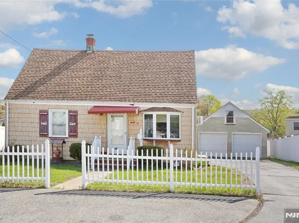 32 Smith Ave, Wanaque, NJ 07465