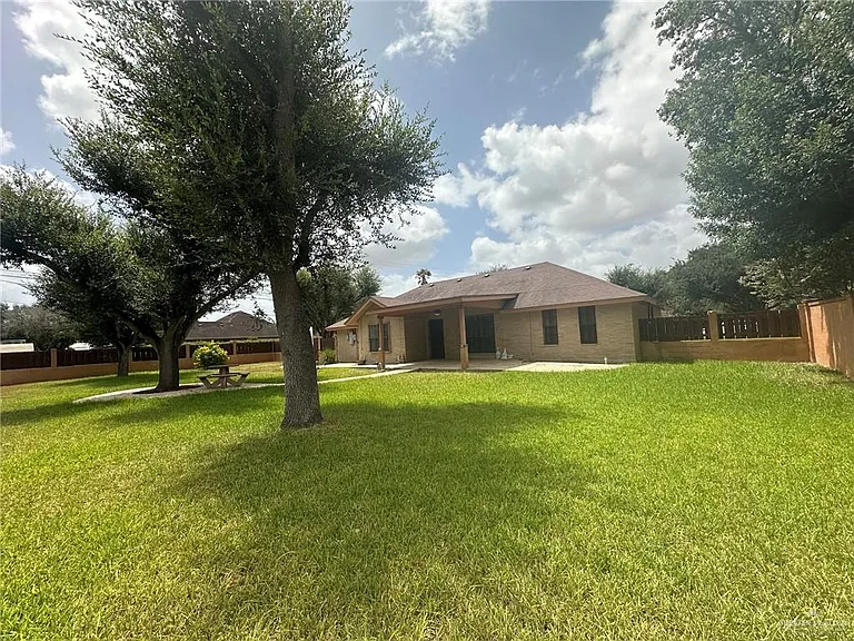 1200 S Gumwood St — Photo 31