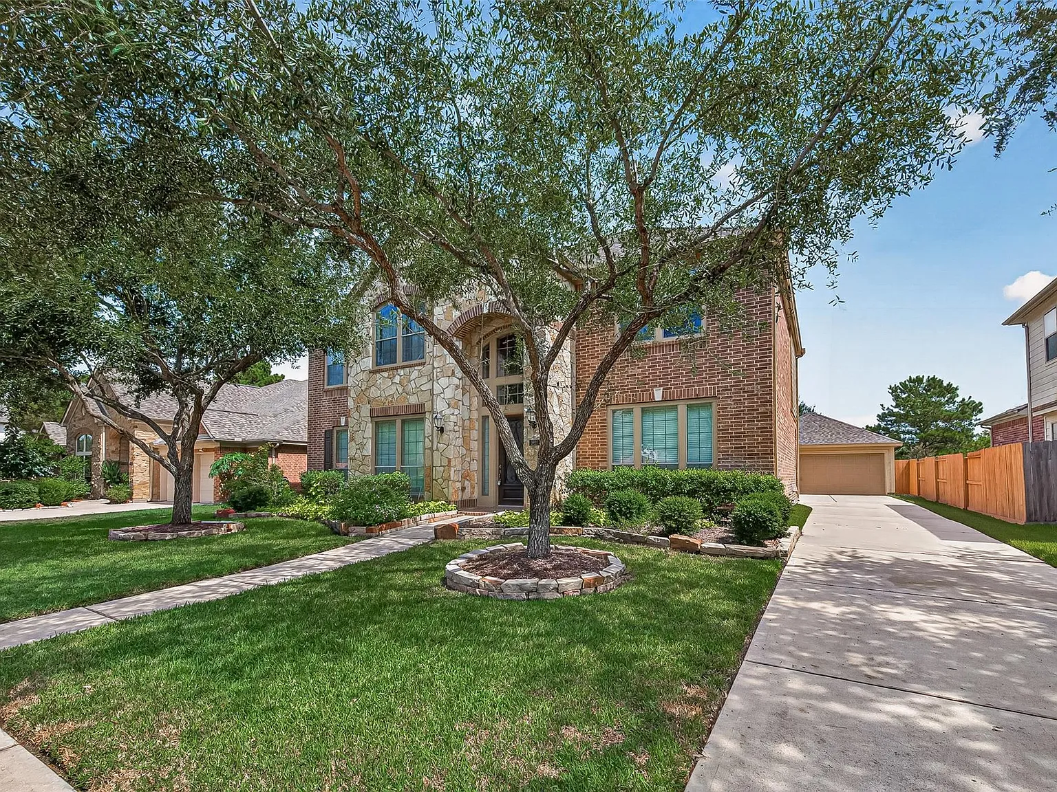 5 bed, 3.5 bath, 3800 sqft, $3,550 — Photo 3