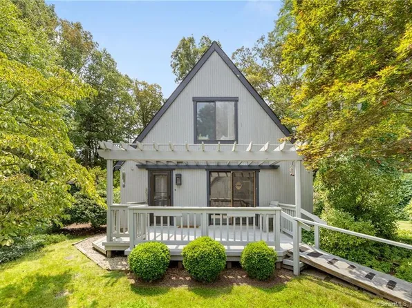 9 Arrowhead Court #9, Avon, CT 06001