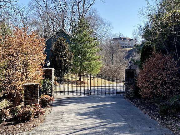 2nd image of 160 Bayside Dr