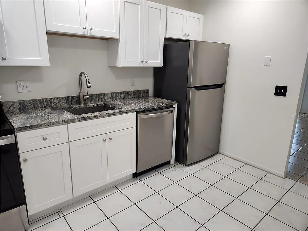 3 bed, 2.0 bath, 972 sqft, $1,895 — Photo 4