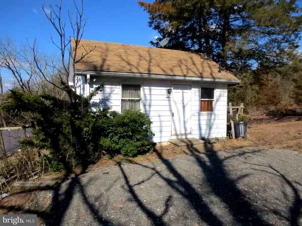 18 Old Douglass Dr, Douglassville, PA 19518